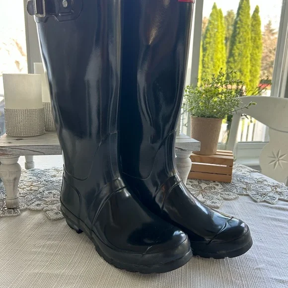 Hunter Black Tall Rain Boots size 7 - Picture 4 of 6